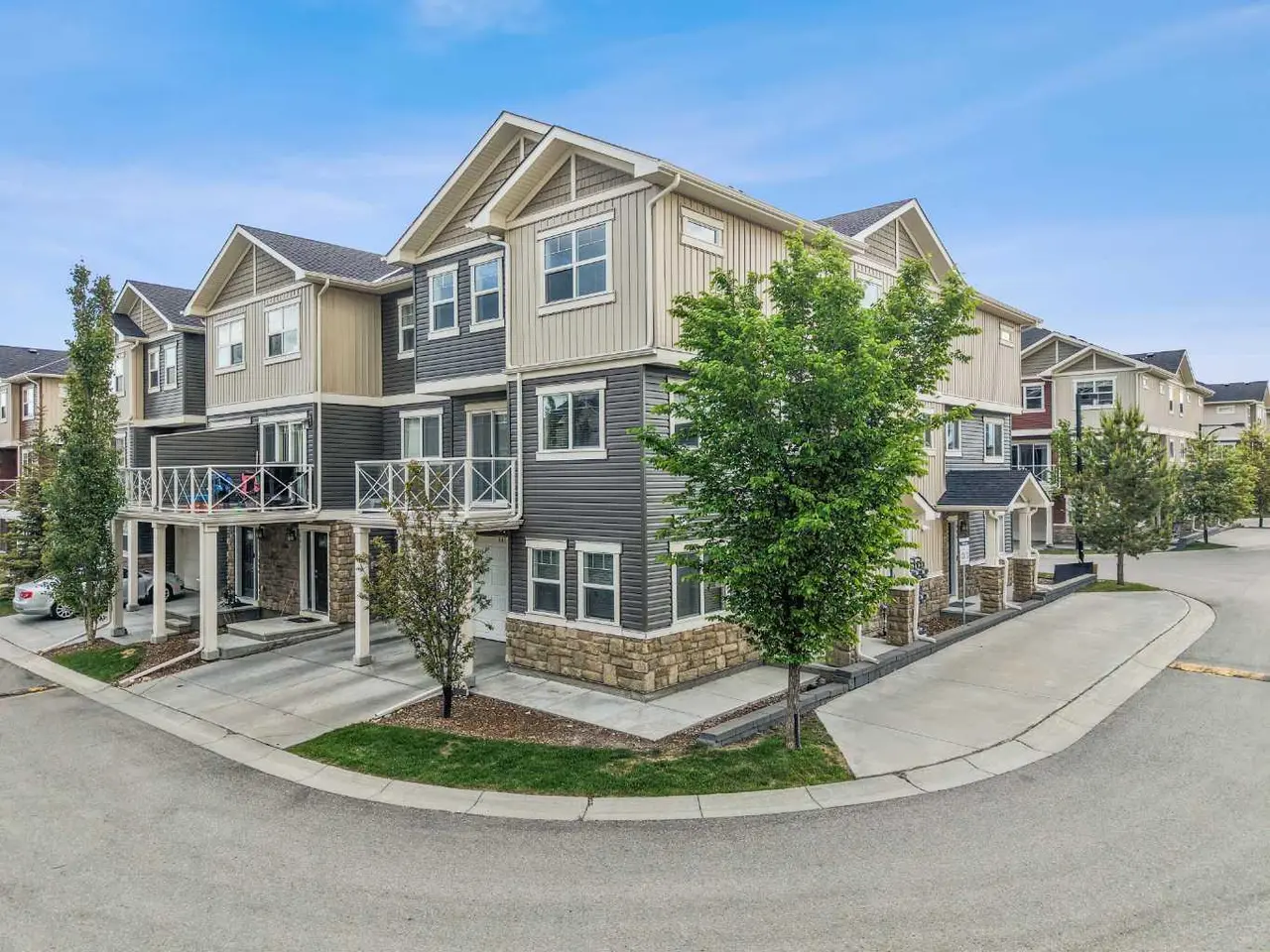 905 Skyview Ranch Grove NE