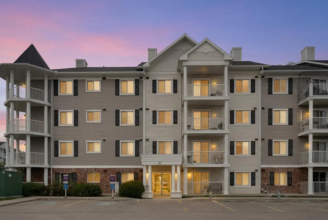 4314, 31 Country Village Manor NE
