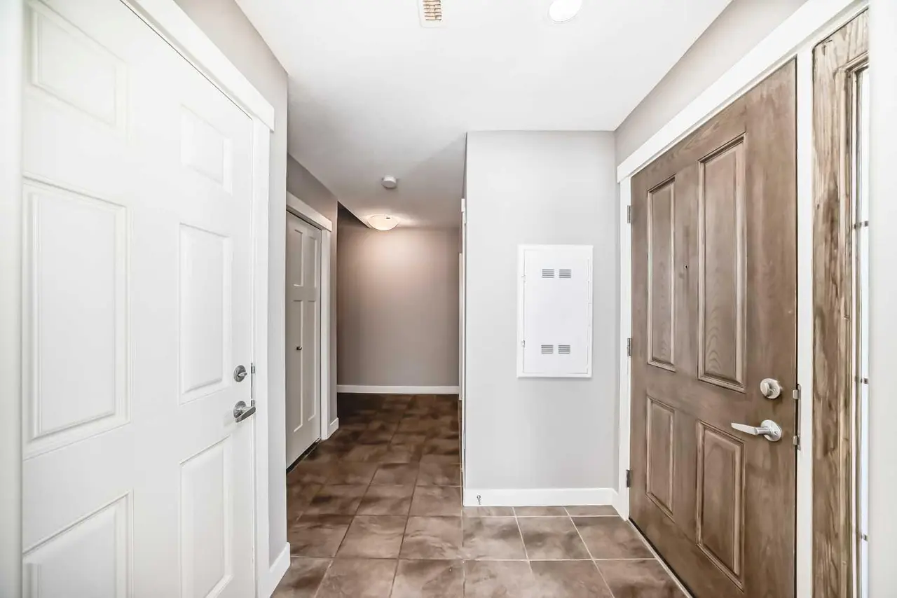 201 Evanston Manor NW