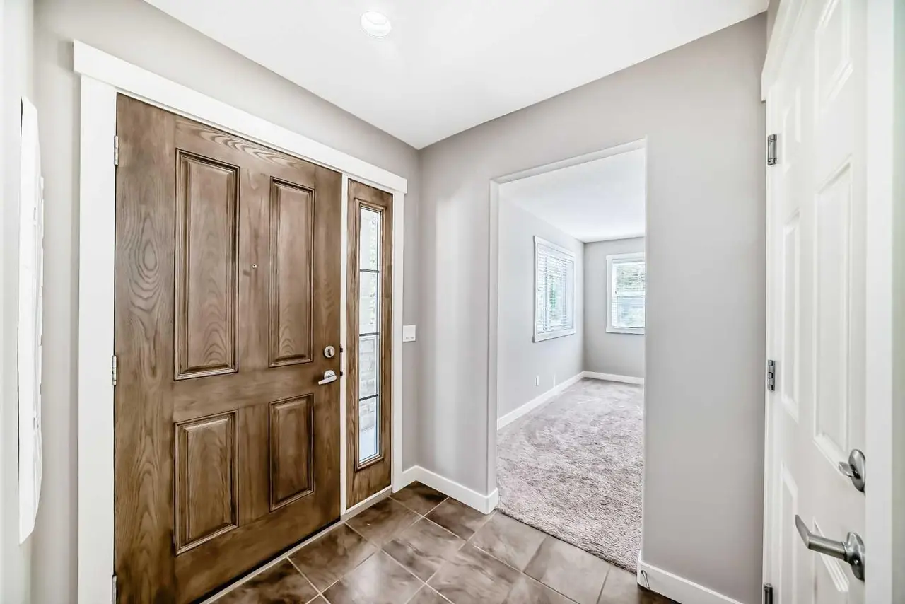201 Evanston Manor NW