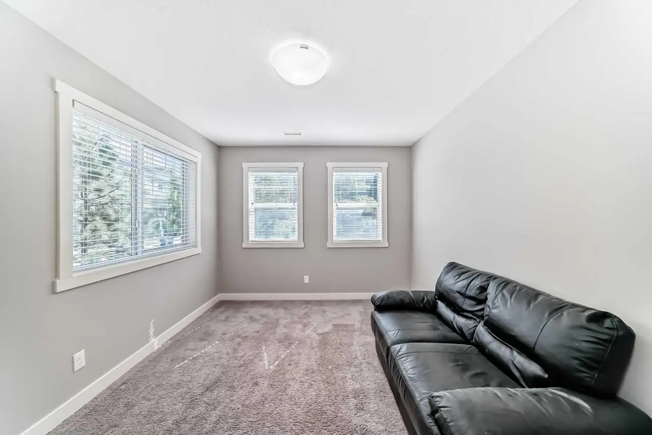 201 Evanston Manor NW