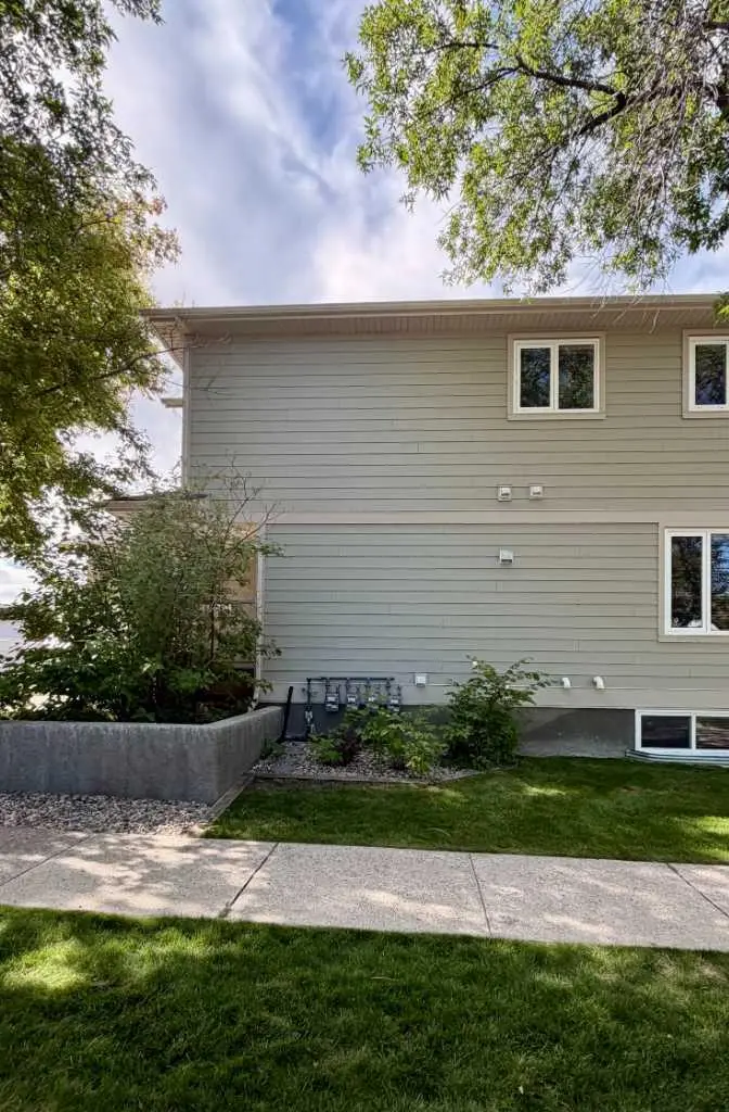 #4, 645 12 A Street N