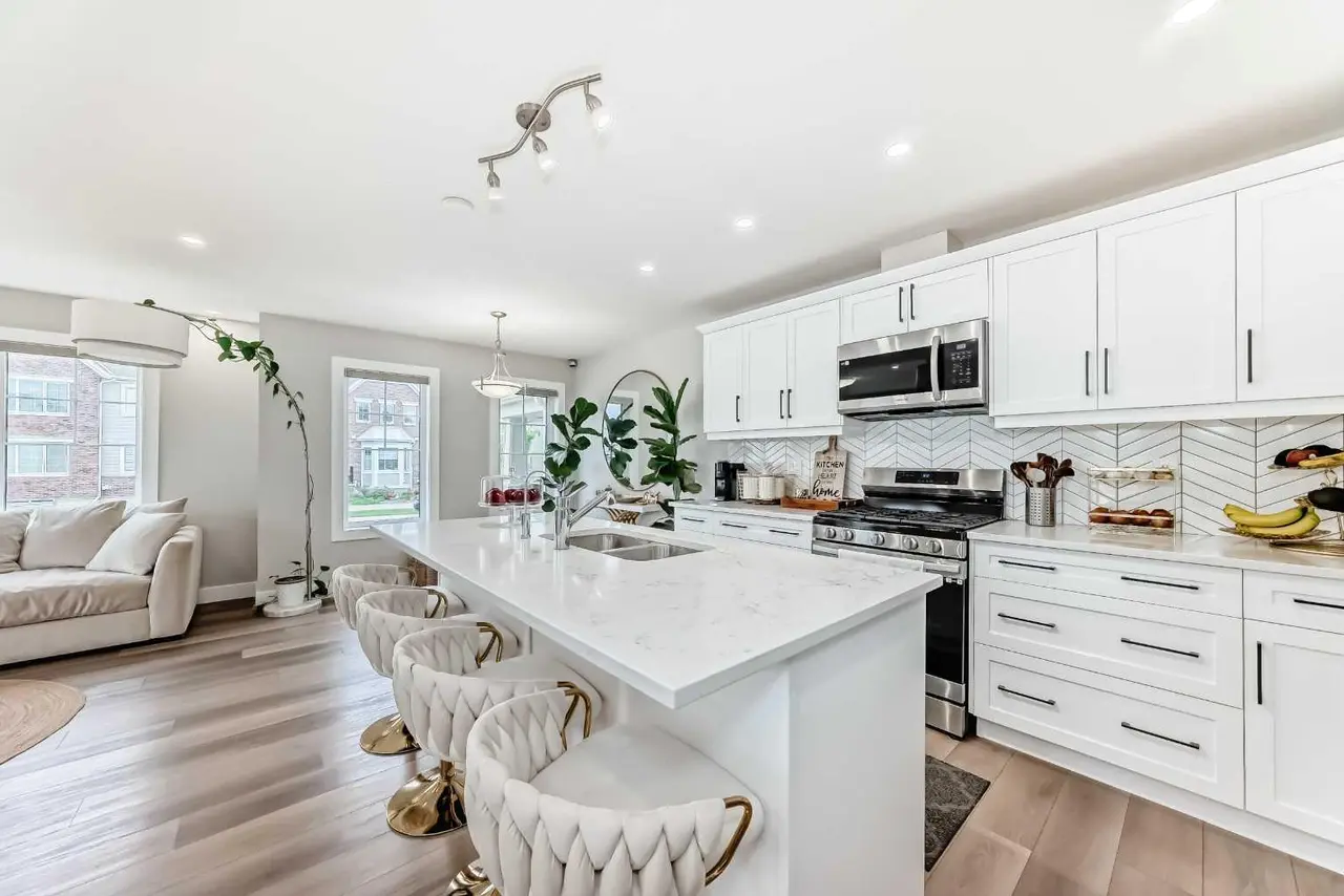 8 Yorkville Link SW