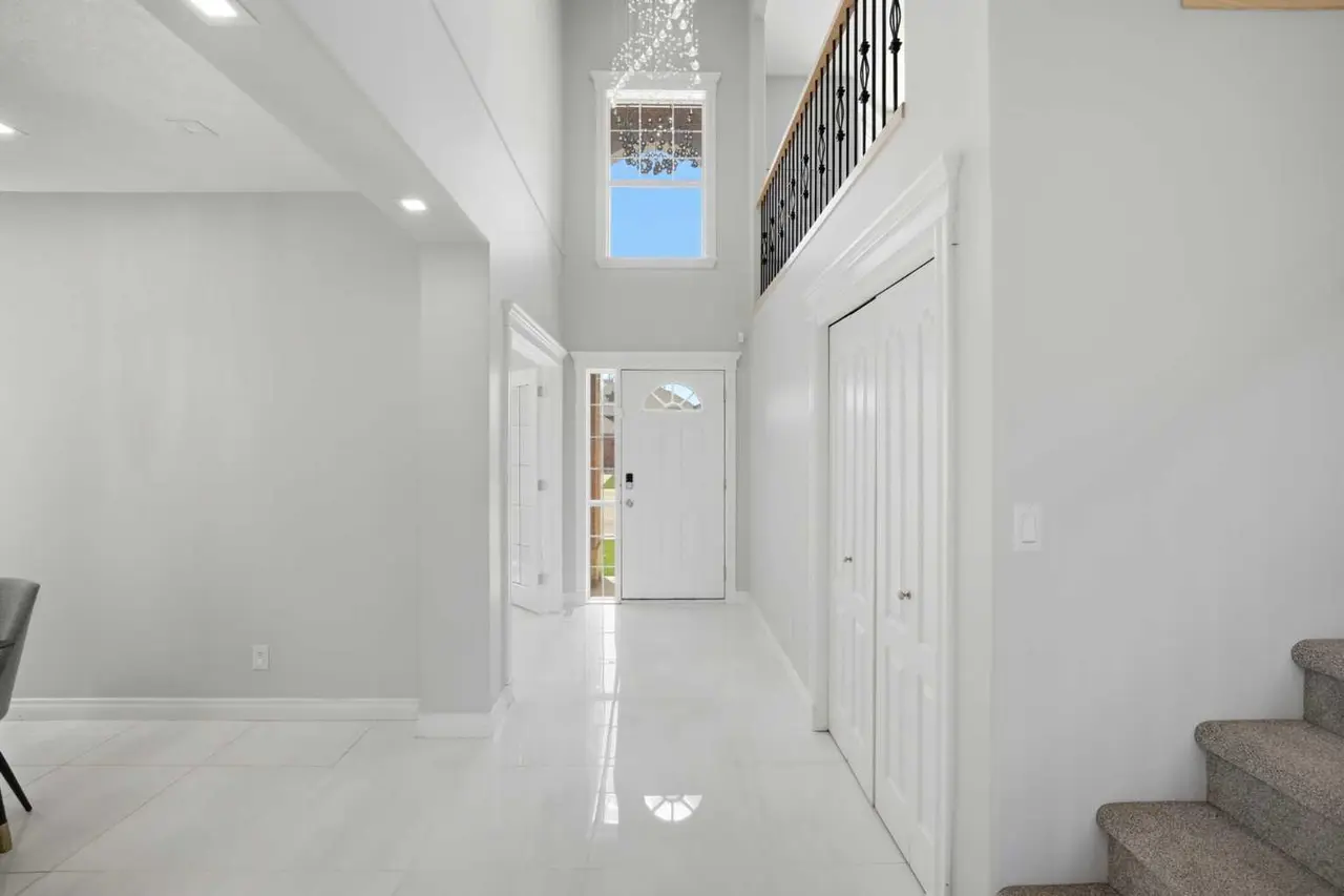 1433 Strathcona Drive SW