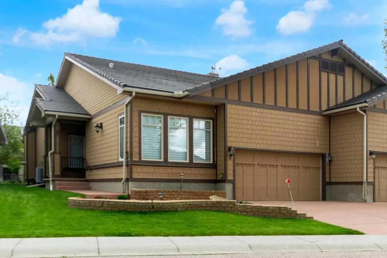 8 Bridle Estates Manor SW
