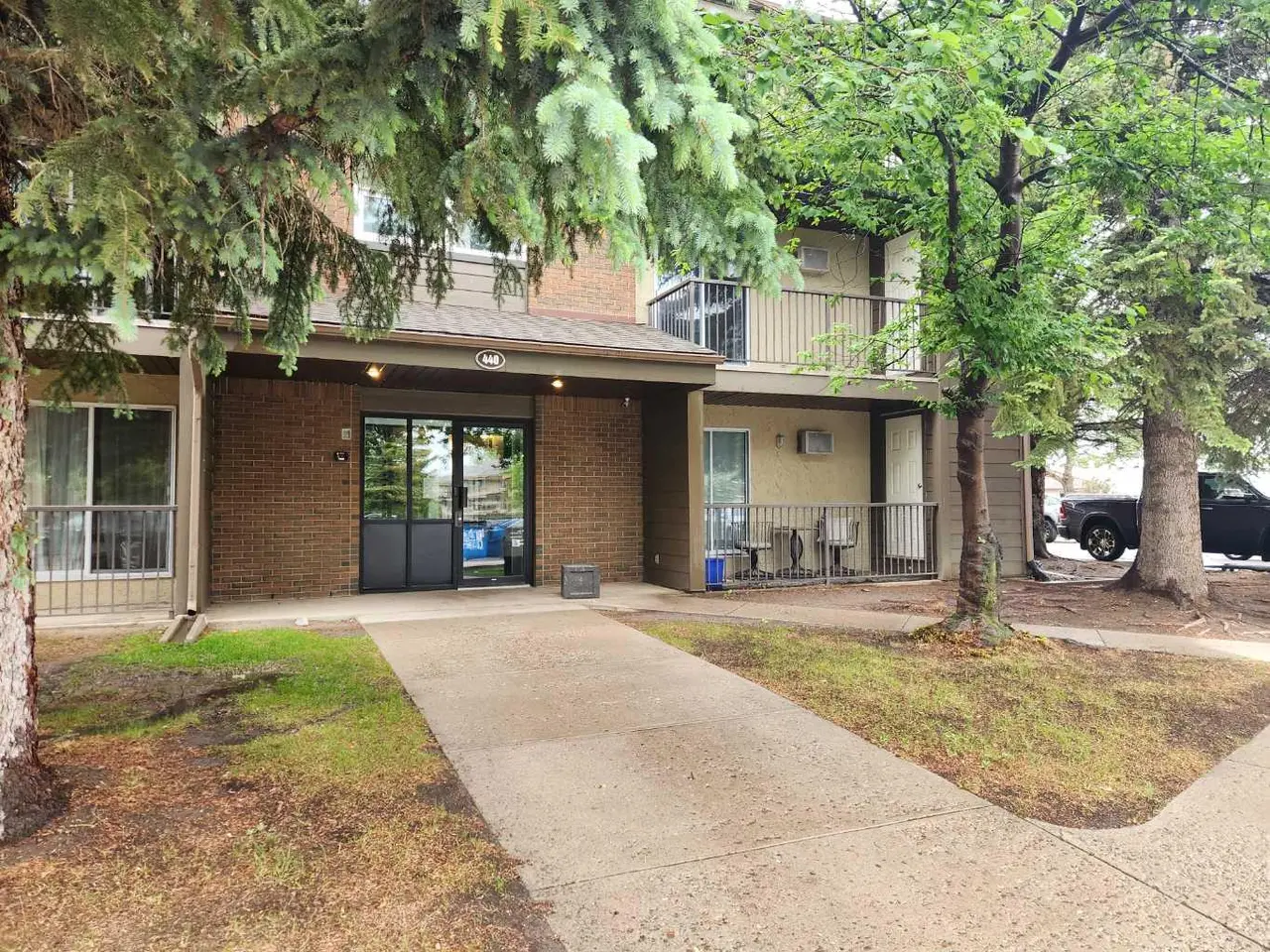 101, 440 Columbia Boulevard W