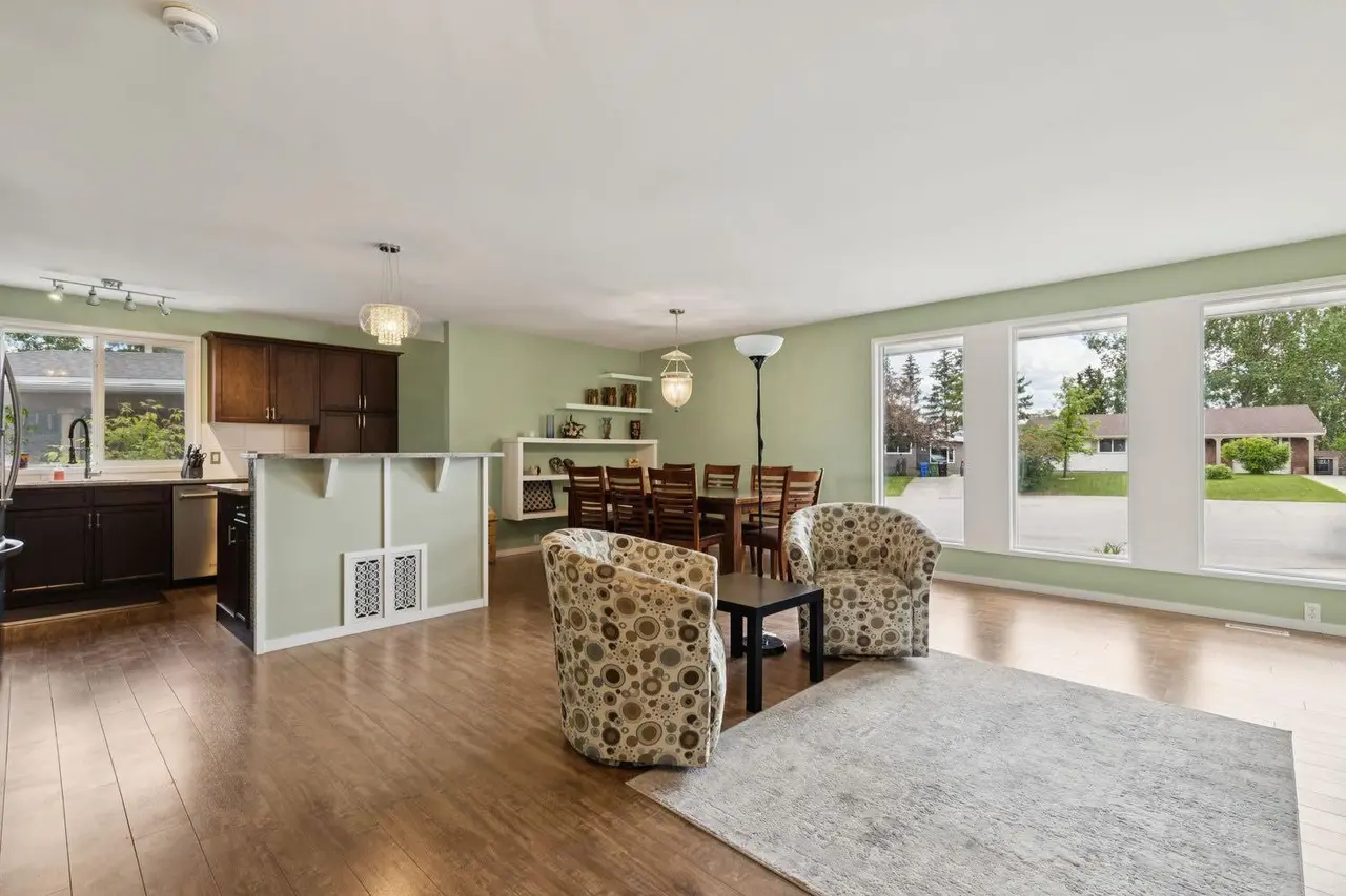 28 Cantrell Bay SW