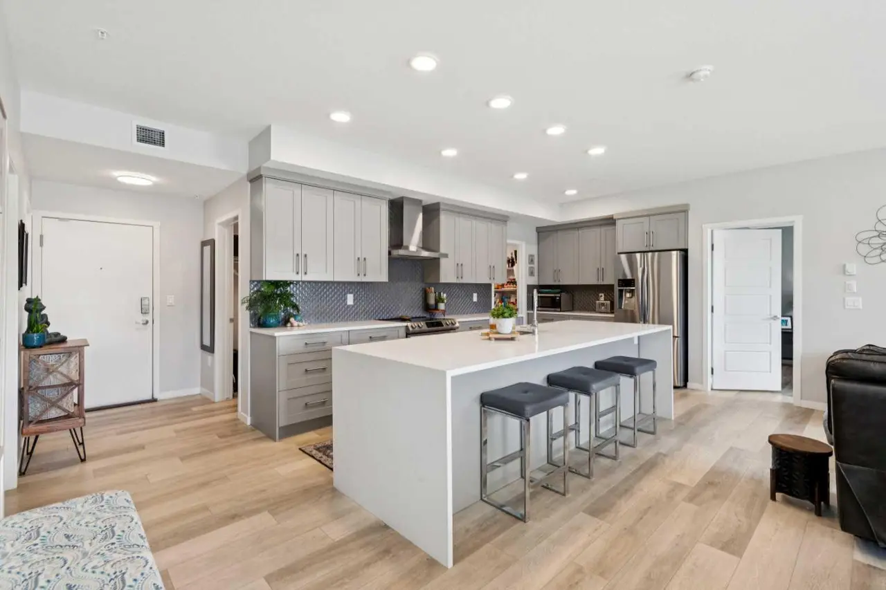 110, 40 Carrington Plaza NW