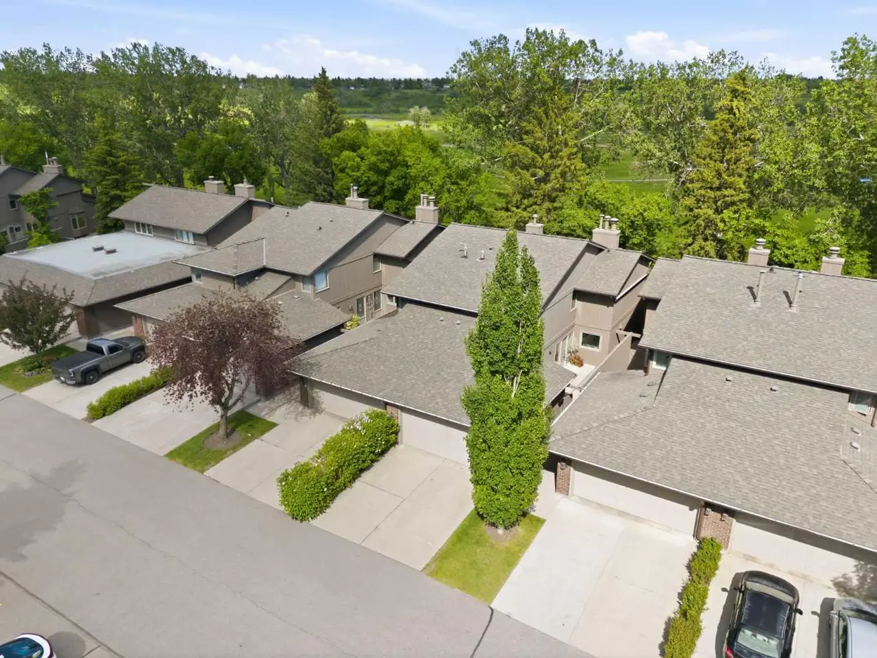 821, 860 Midridge Drive SE