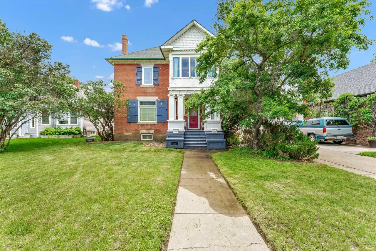 335 1 Street SE