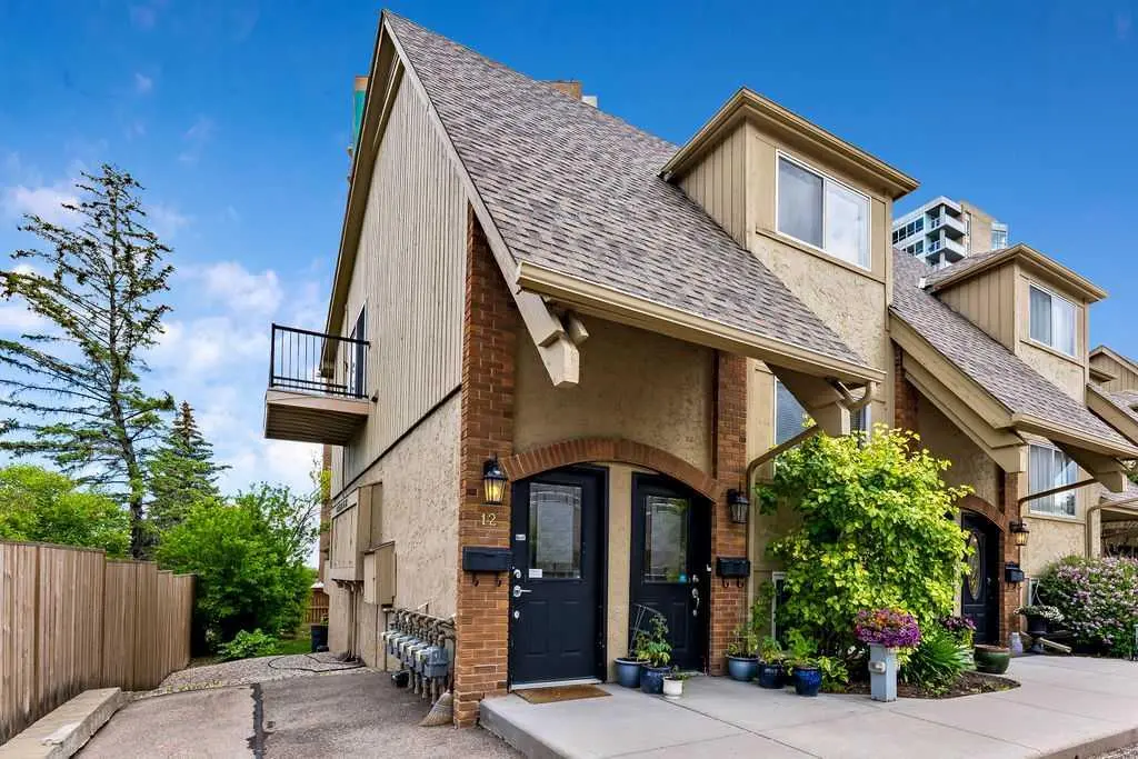 12, 2204 Paliswood Road SW