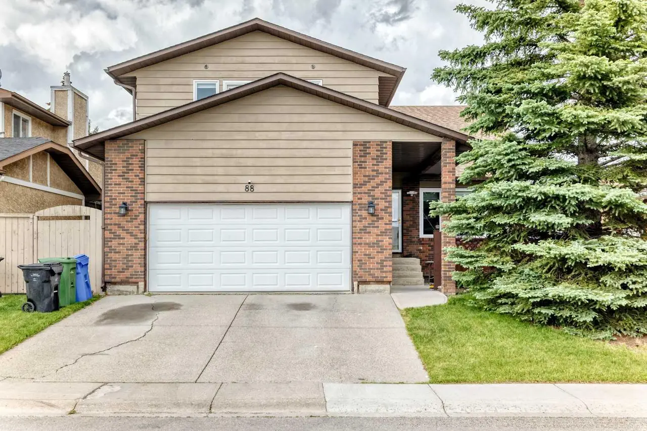 88 Castlefall Way NE