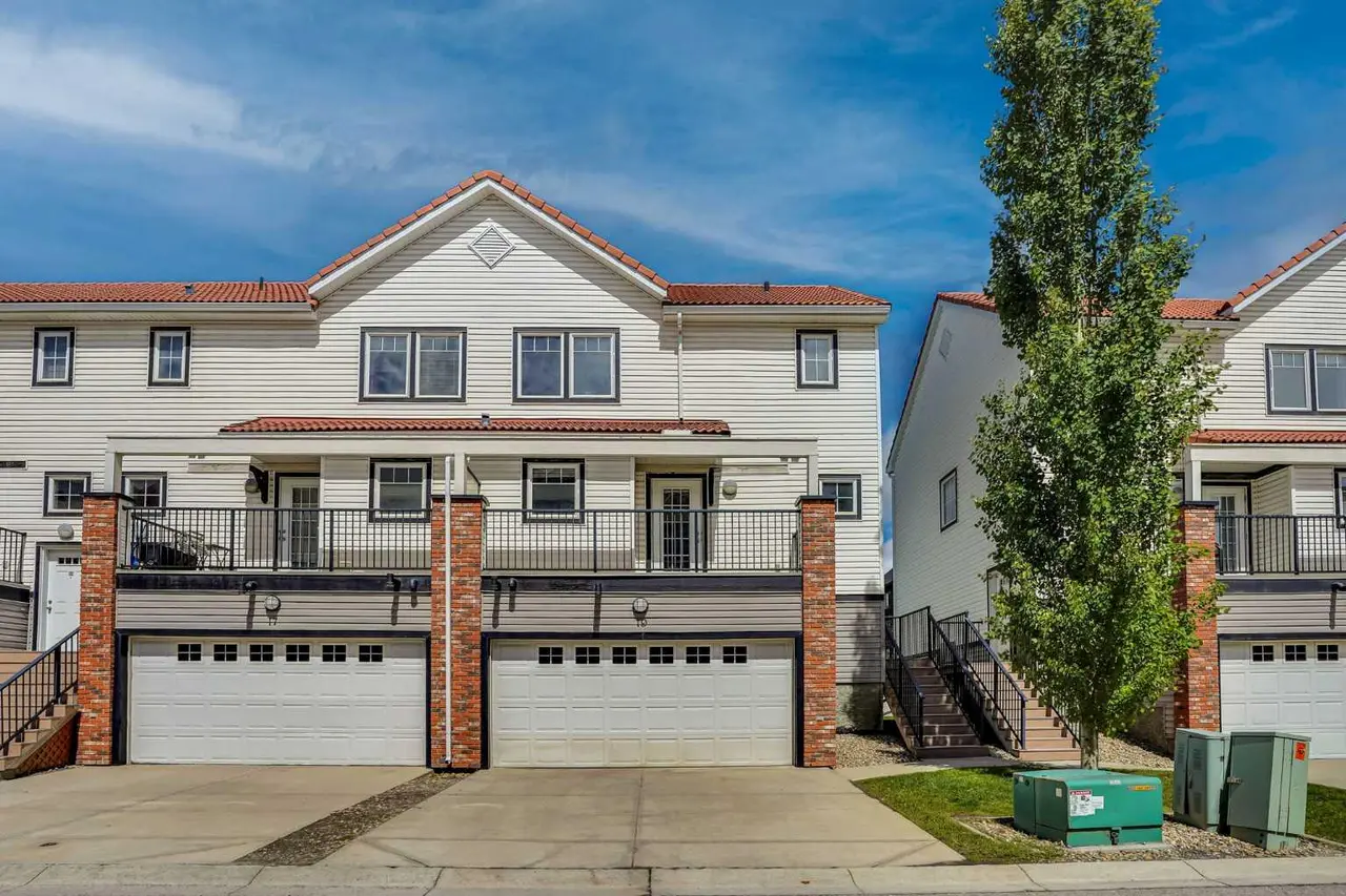 19 Royal Oak Plaza NW