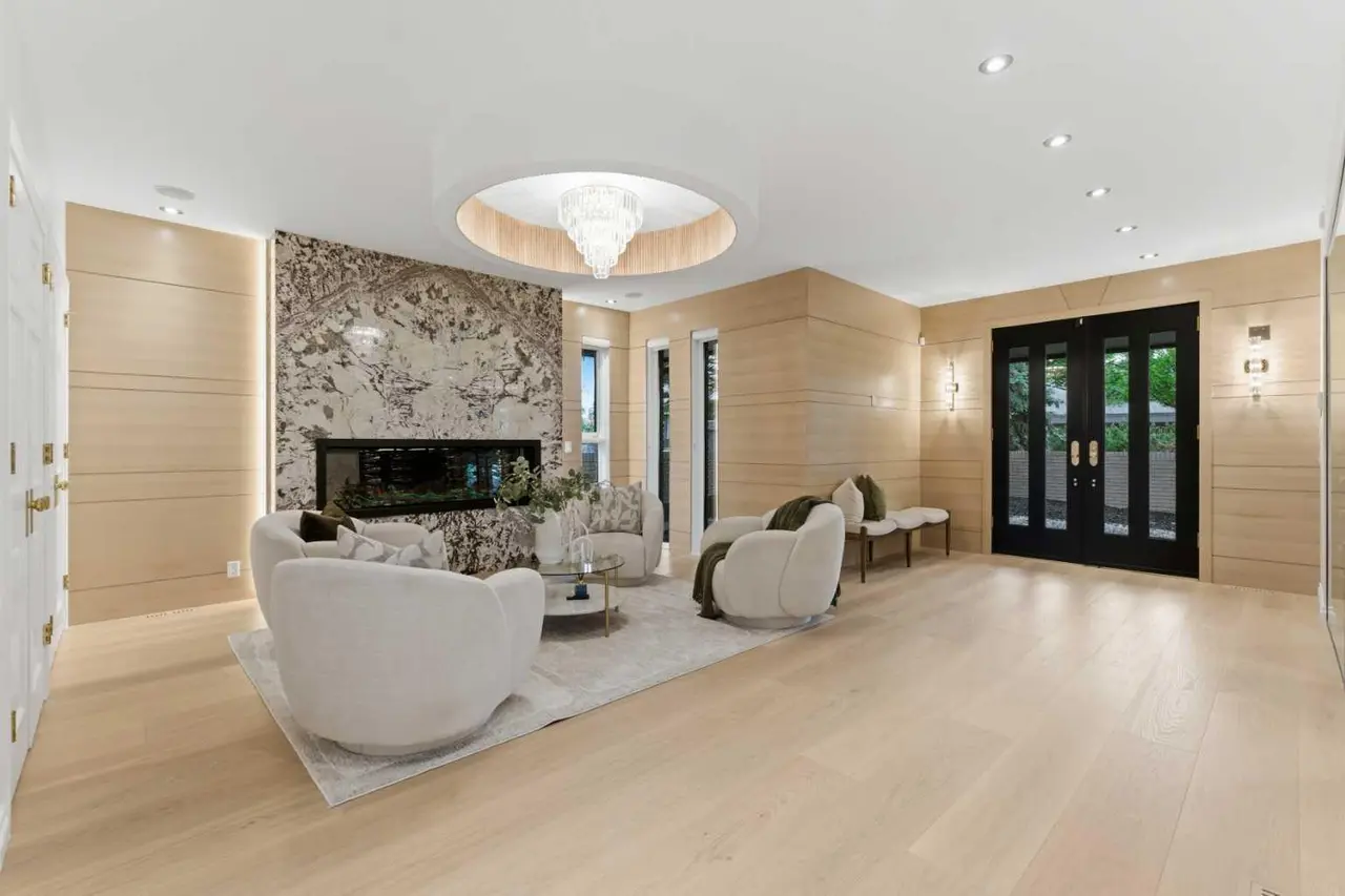 79 Bel-Aire Place SW