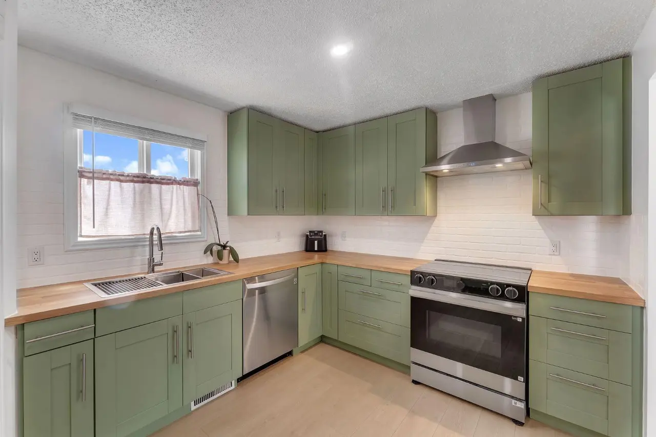 74 Eldorado Road SE