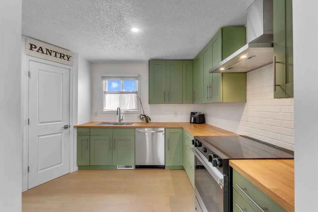 74 Eldorado Road SE
