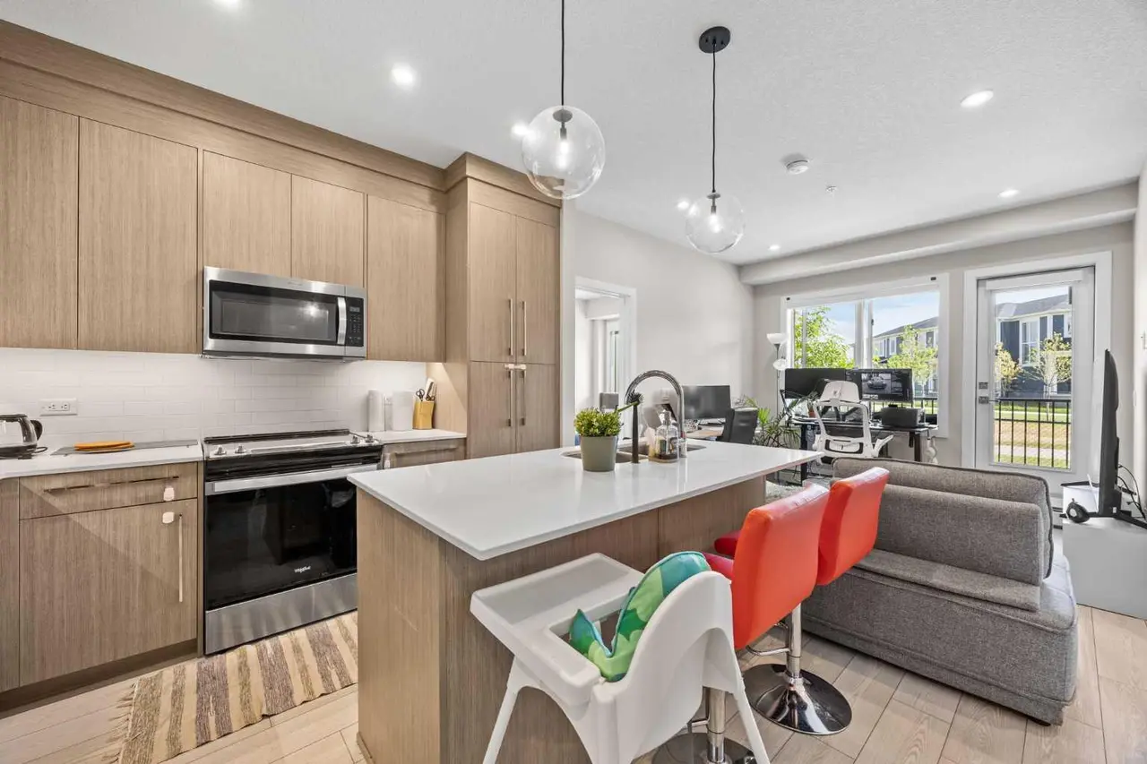 1109, 395 Skyview Parkway NE