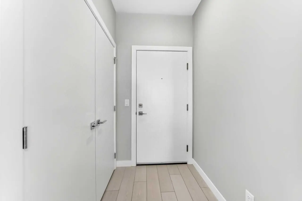 1217, 63 Corner Glen Crescent NE