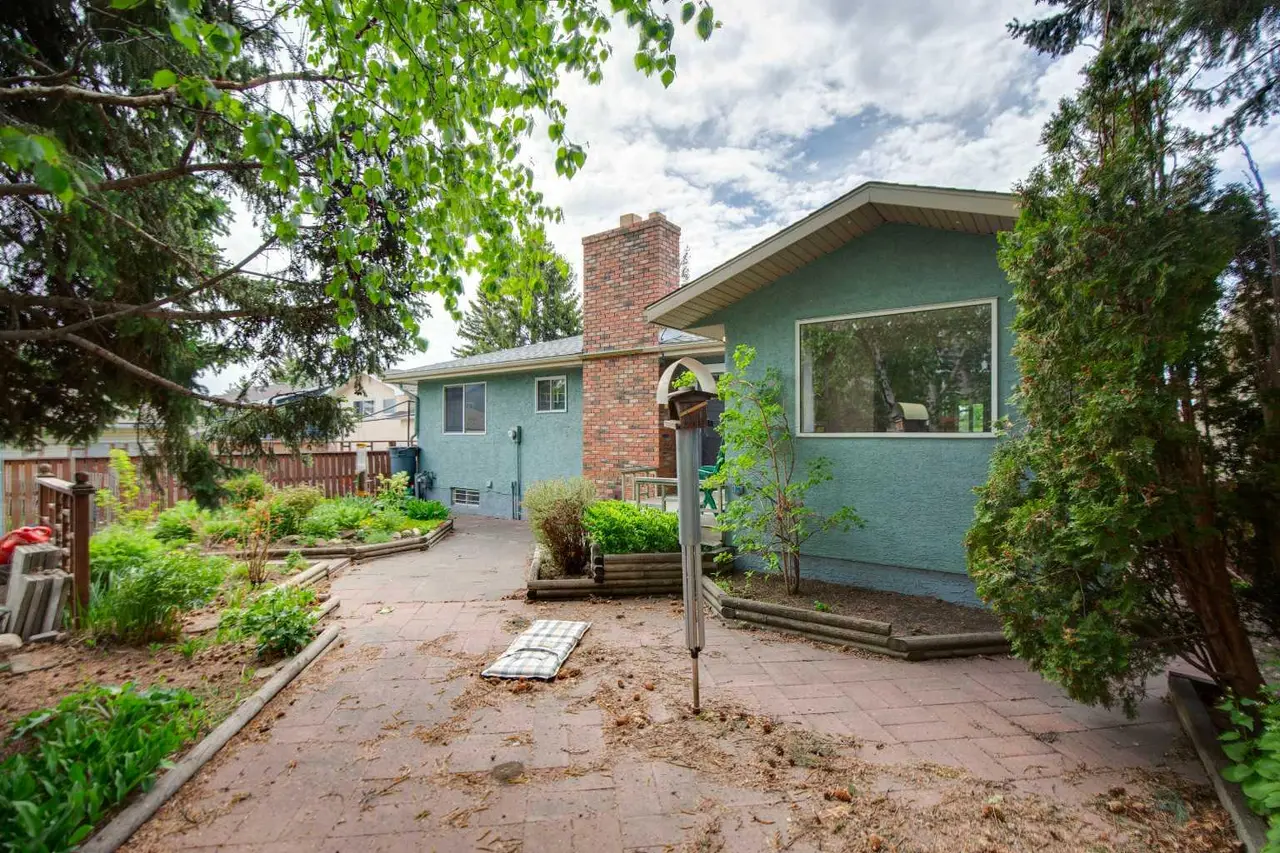 328 Norseman Road NW