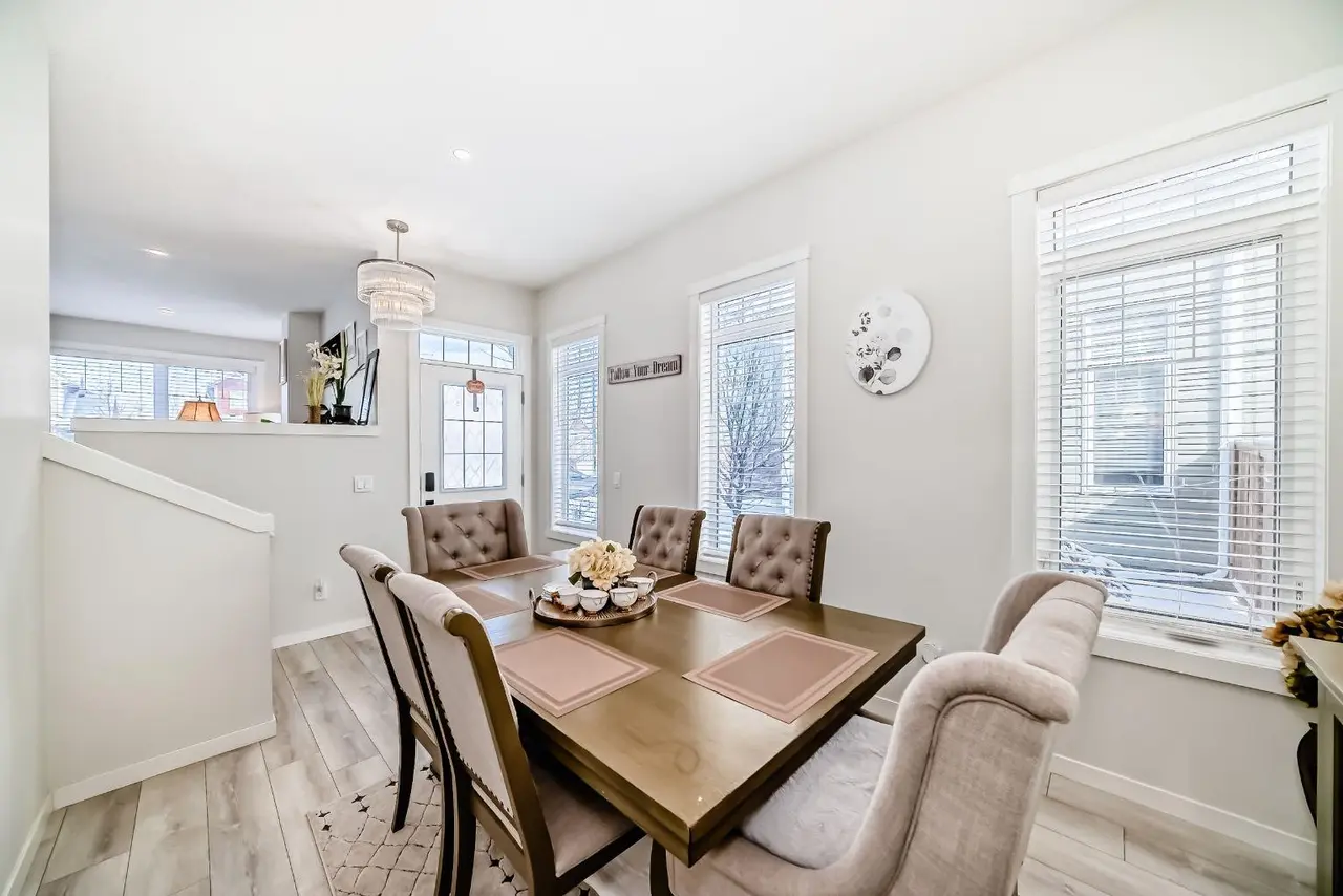 158 Chinook Gate Boulevard SW