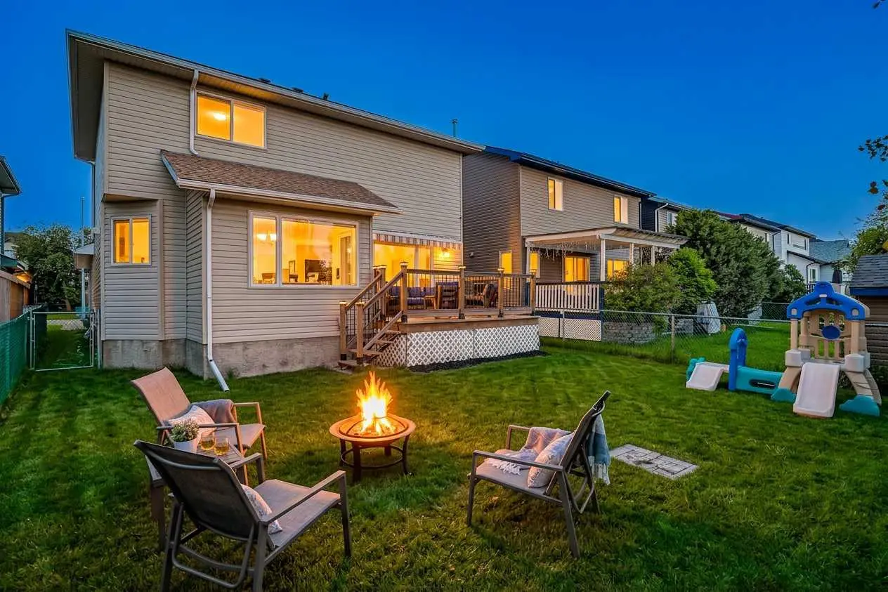72 Springs Crescent SE