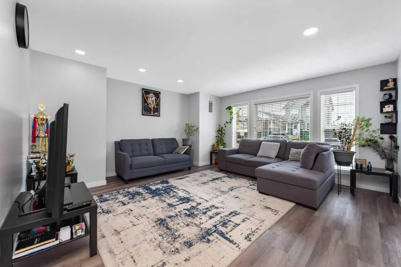2 Saddlefield Crescent NE