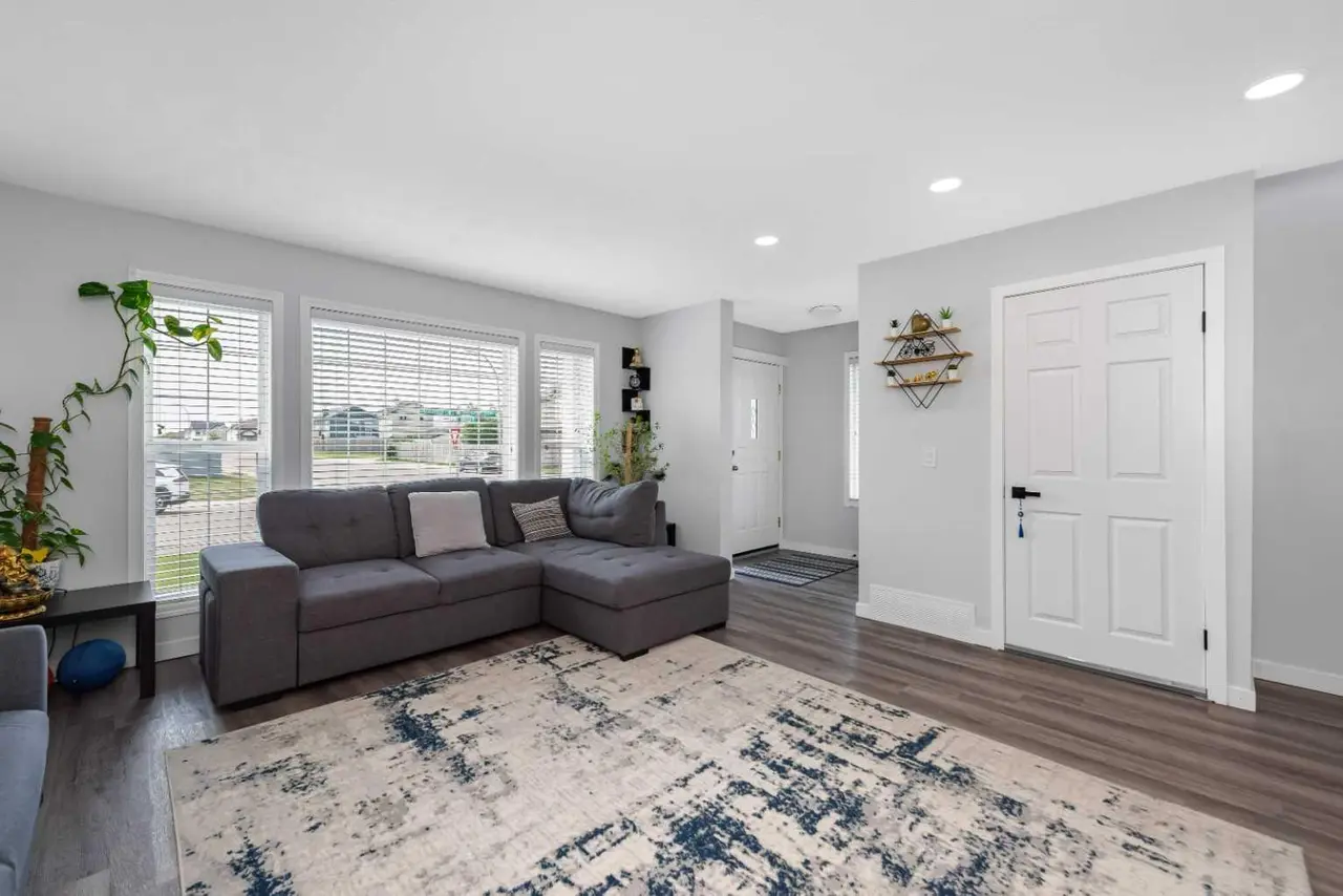 2 Saddlefield Crescent NE