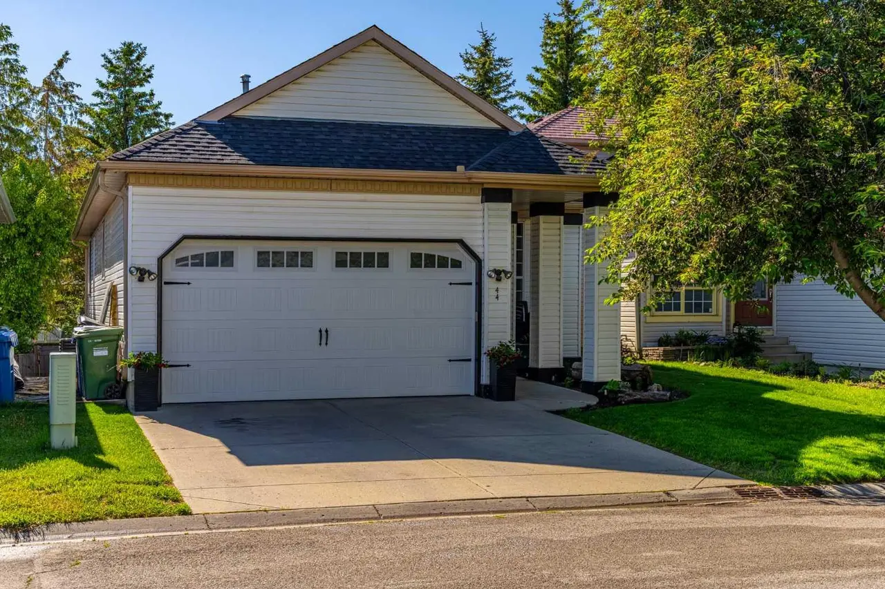 44 Douglas Glen Place SE