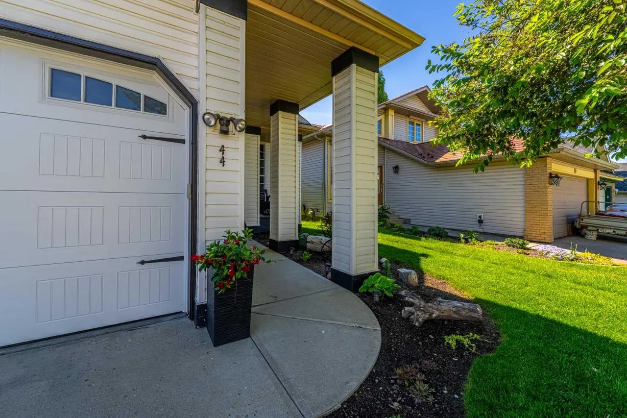 44 Douglas Glen Place SE