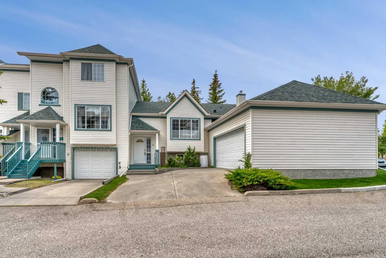 1, 15 Rocky Ridge Gate NW