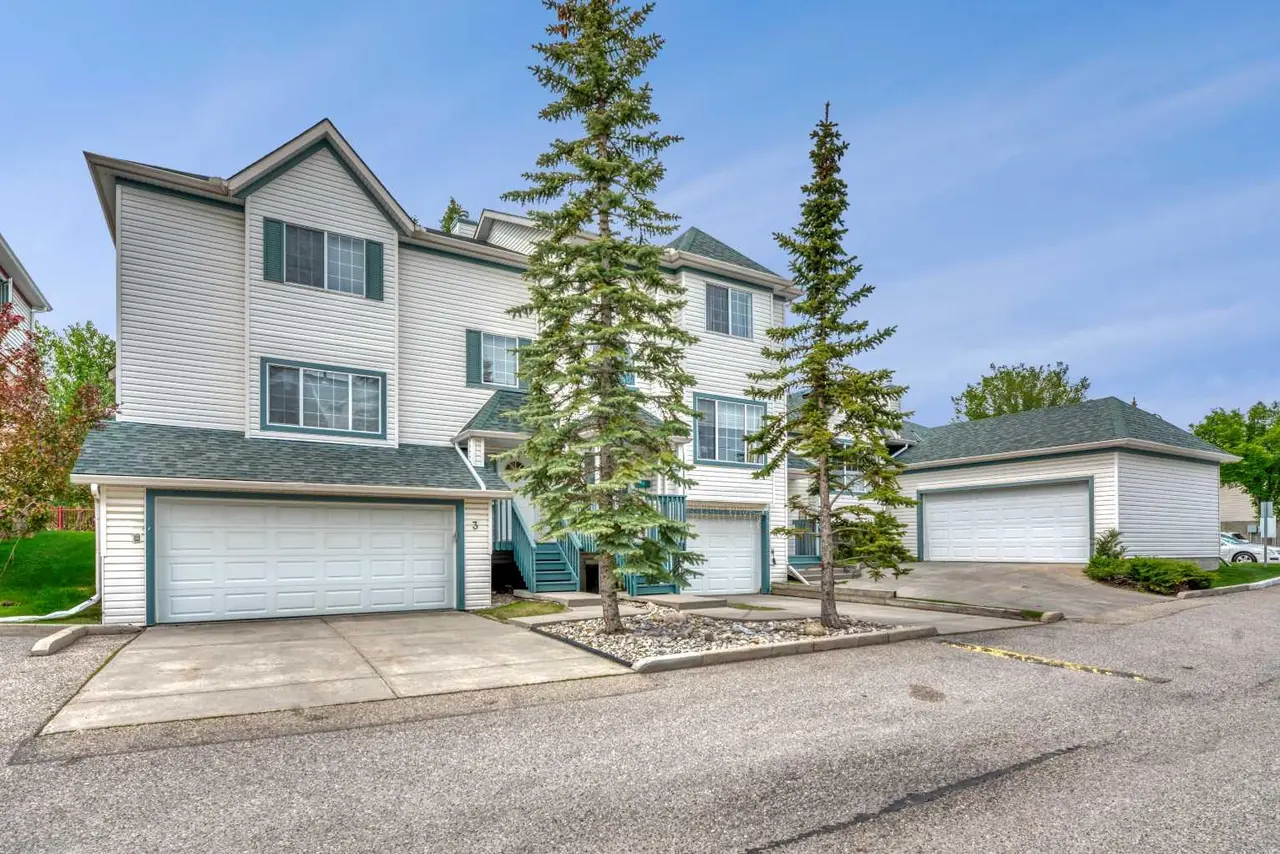 1, 15 Rocky Ridge Gate NW