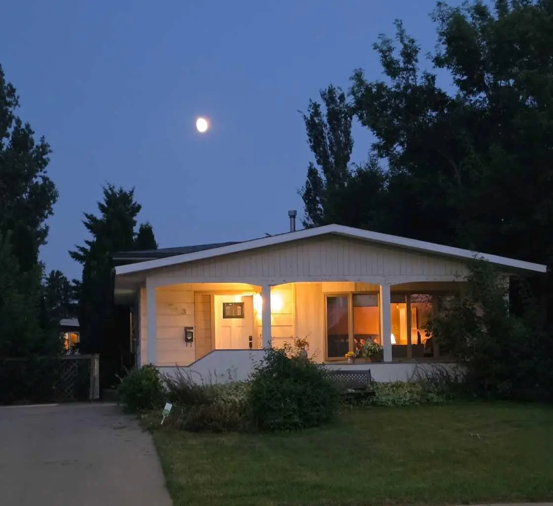 953 Columbia Boulevard W