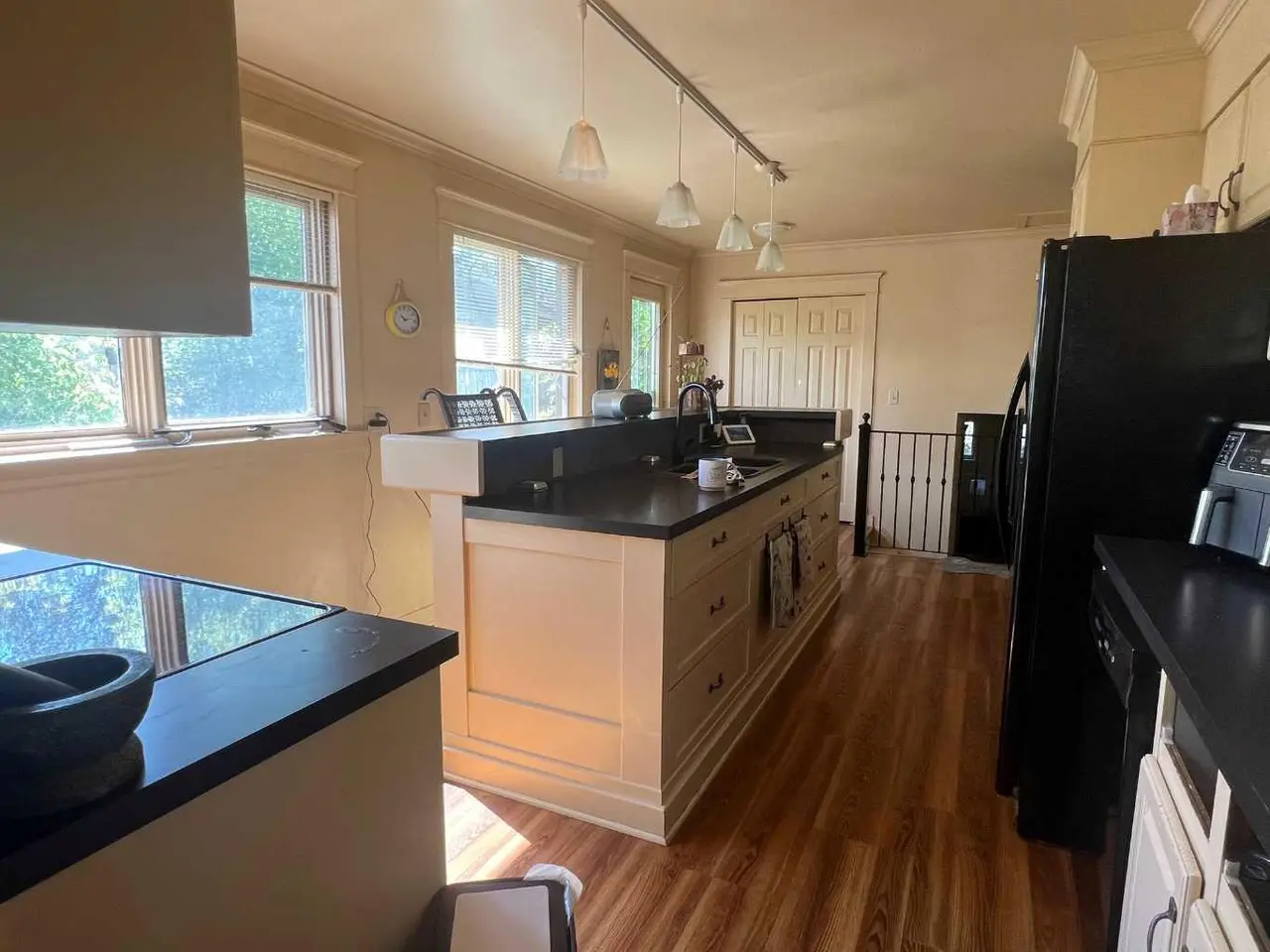 953 Columbia Boulevard W