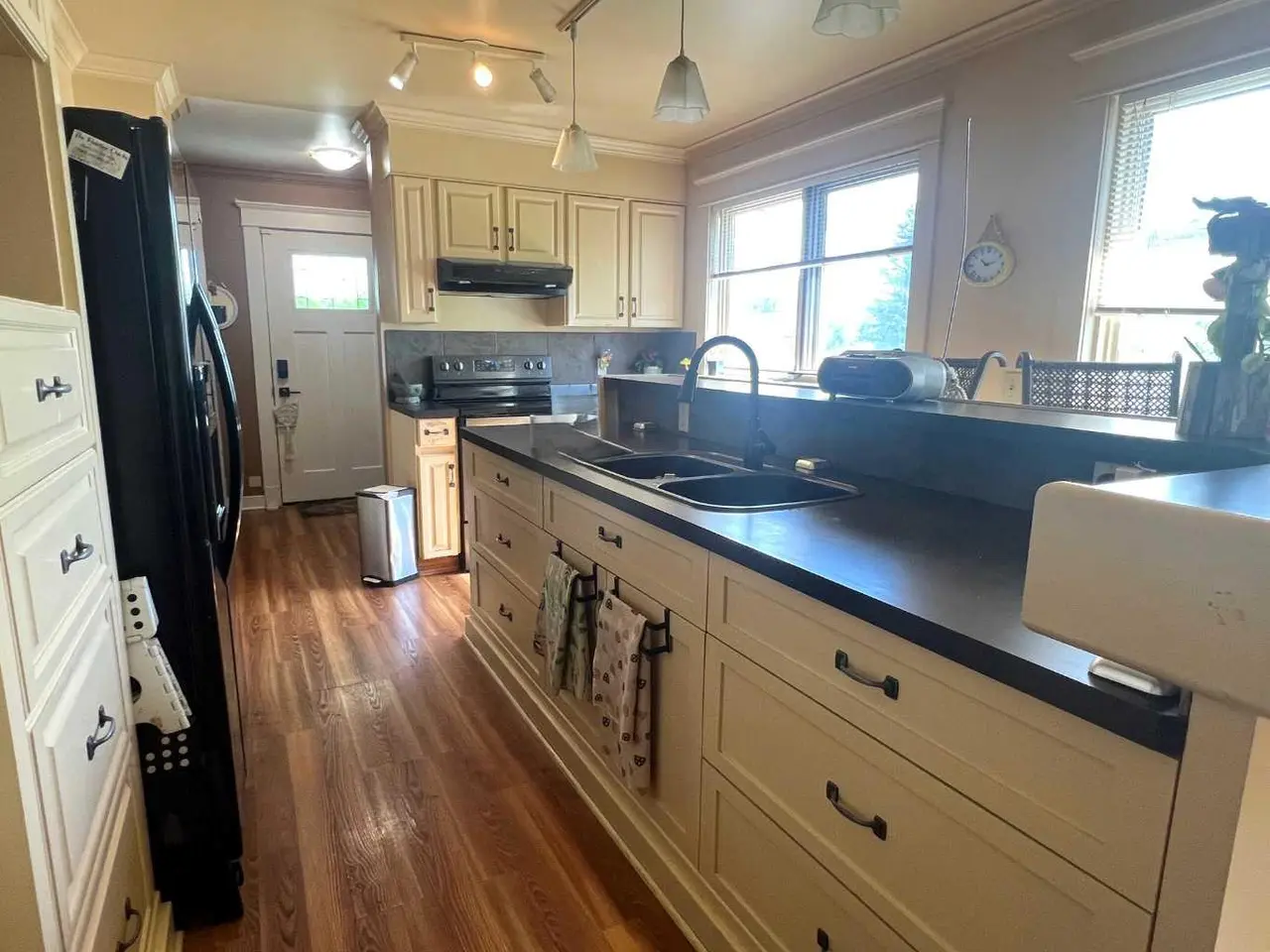 953 Columbia Boulevard W