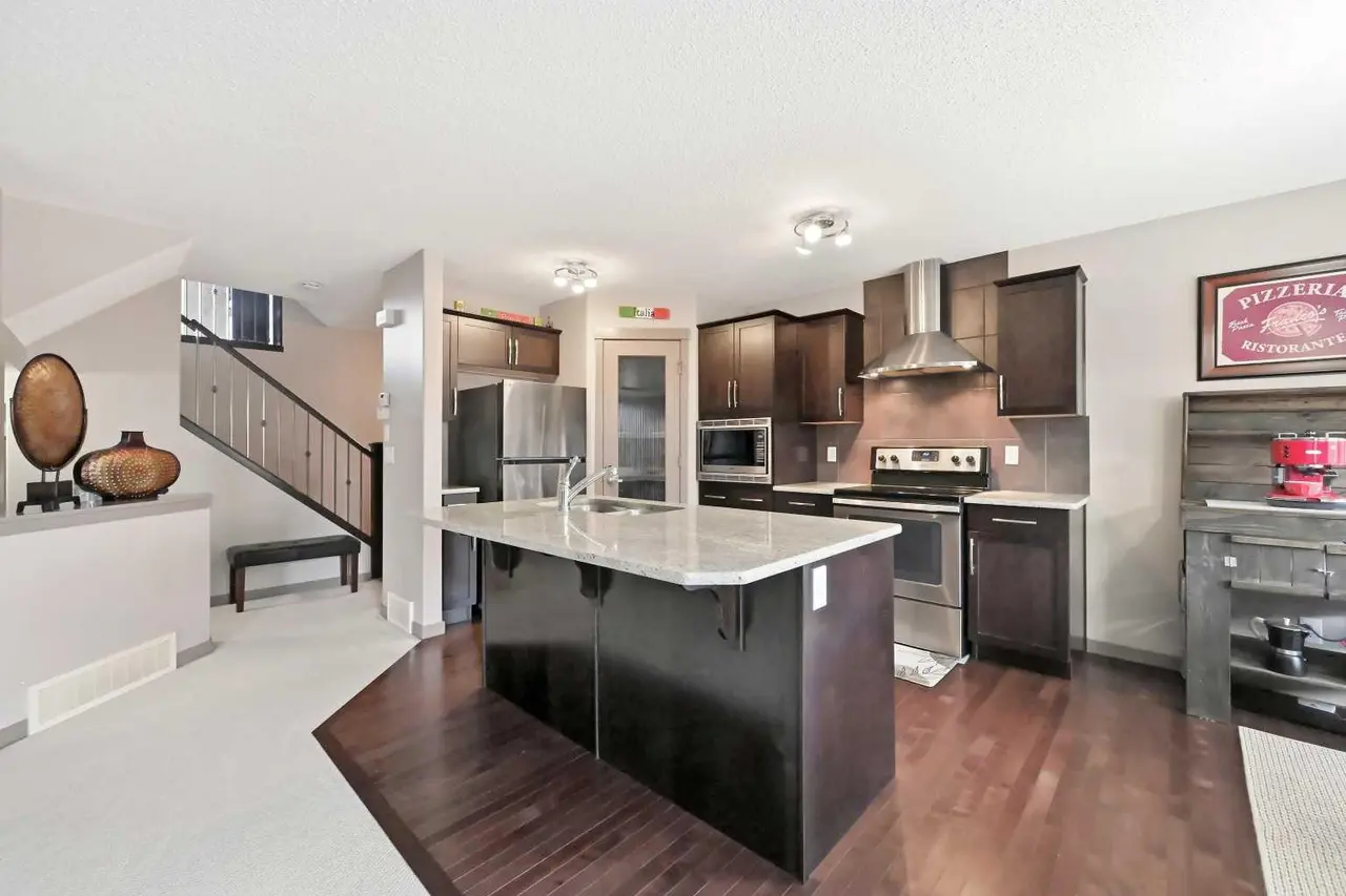 28 Skyview Shores Terrace NE