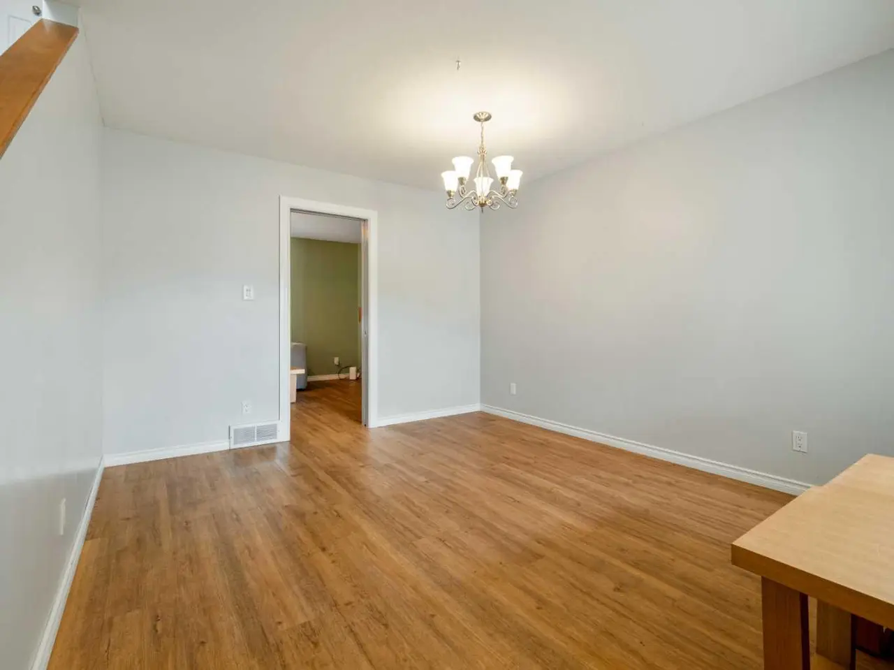 123 Stoney Crescent W