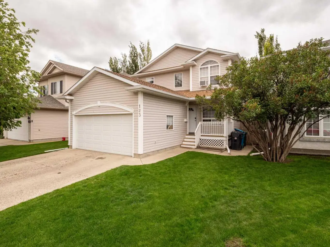 123 Stoney Crescent W