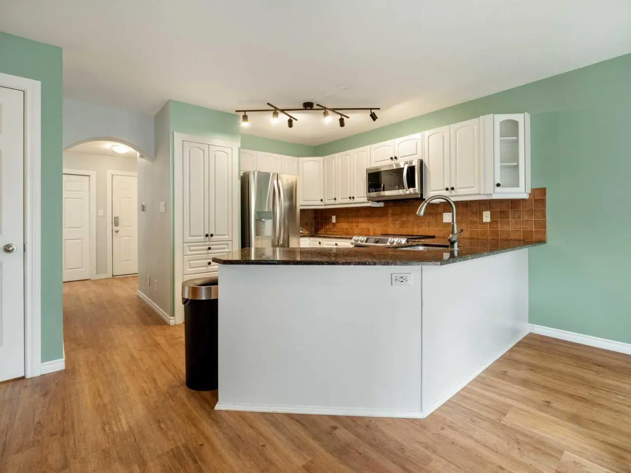 123 Stoney Crescent W