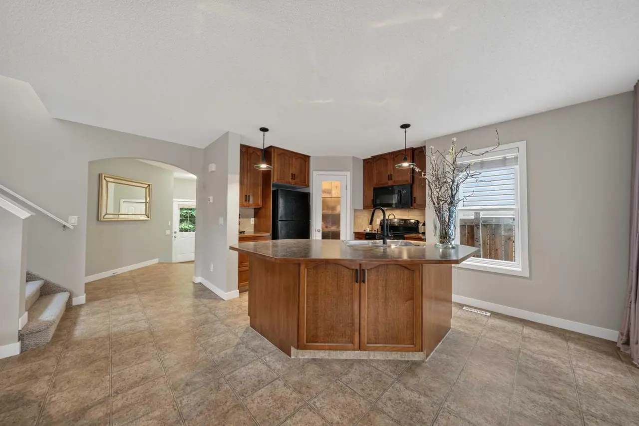 161 Everoak Gardens SW