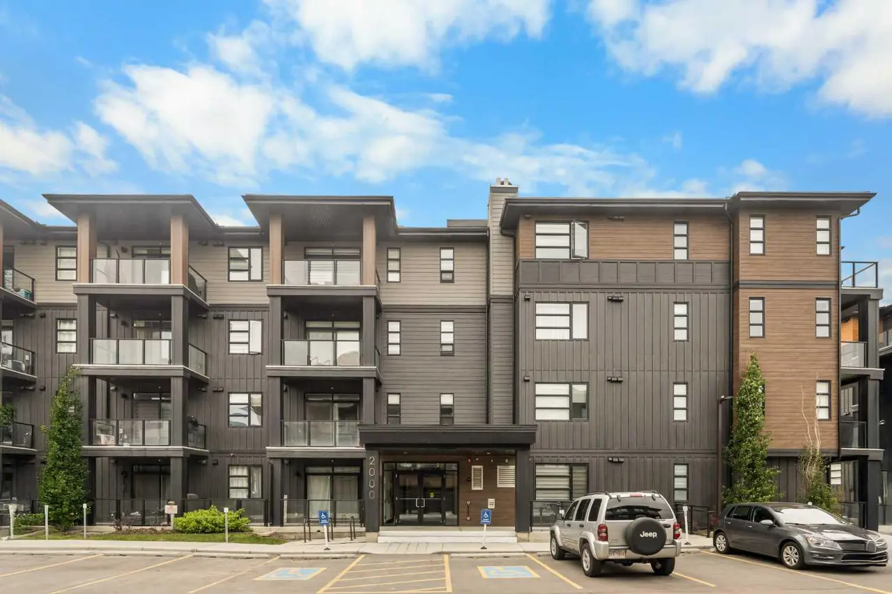 2104, 55 Lucas Way NW