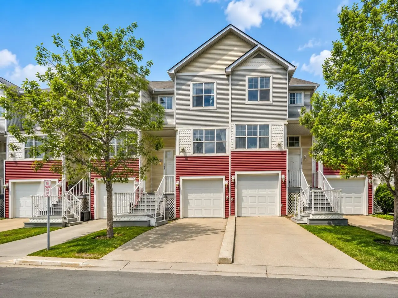 120 Country Village Cape NE