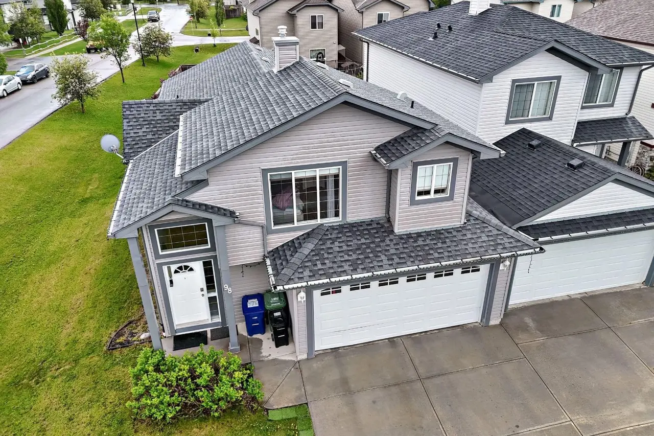 98 Canoe Square SW