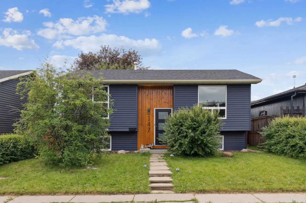 147 Falchurch Crescent NE