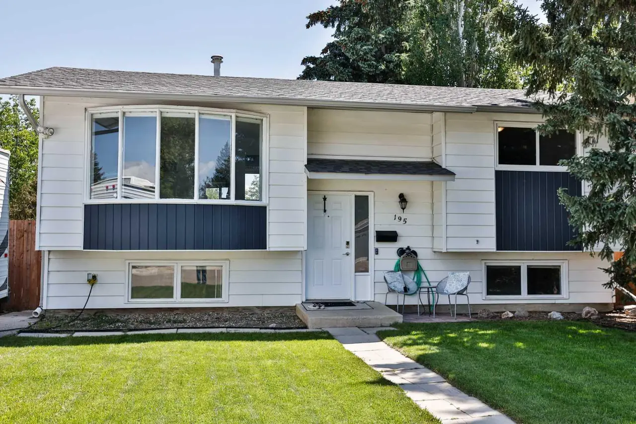 195 Laval Boulevard W