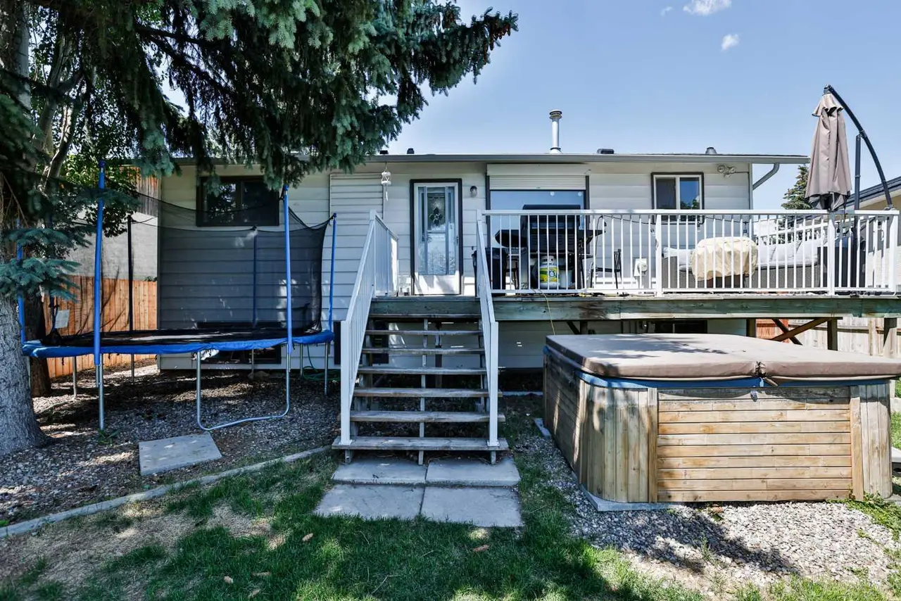 195 Laval Boulevard W