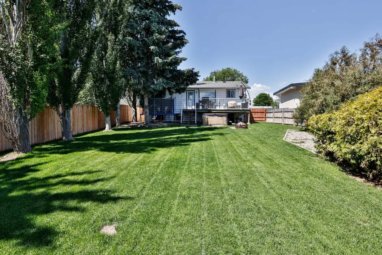 195 Laval Boulevard W