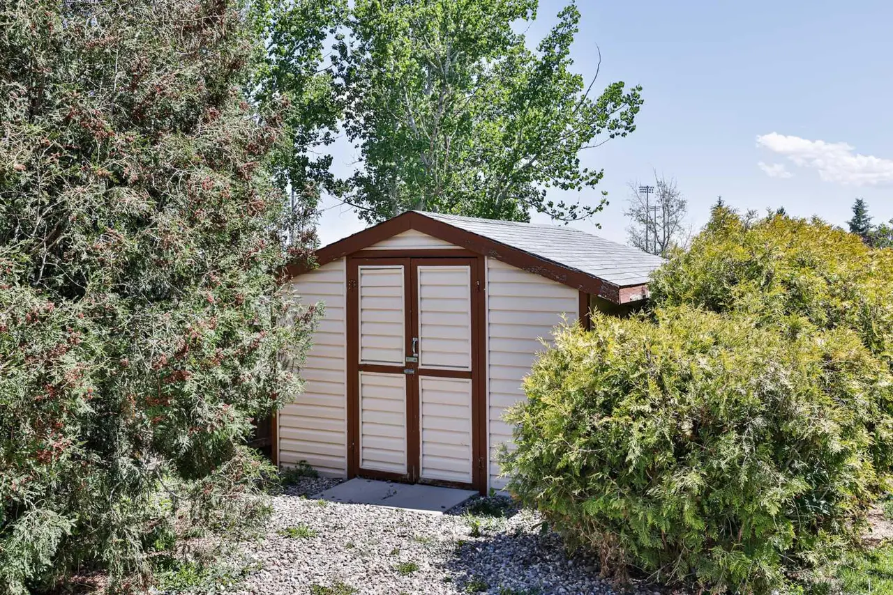 195 Laval Boulevard W