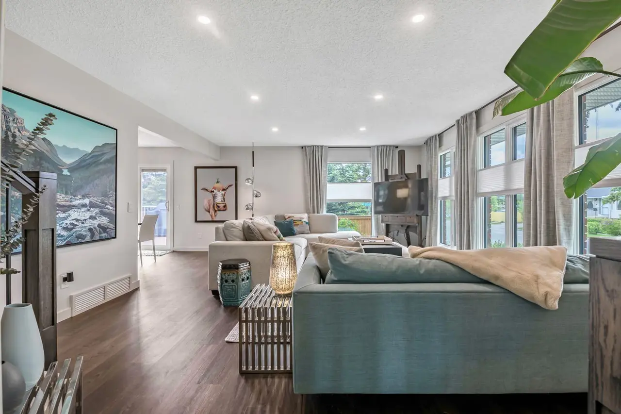 263 Silvergrove Place NW