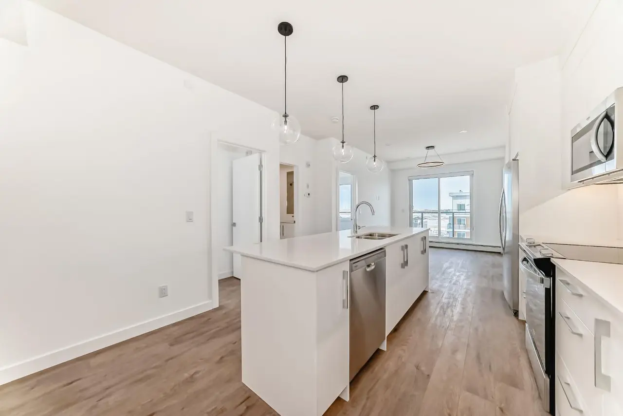 2107, 63 Corner Glen Crescent NE