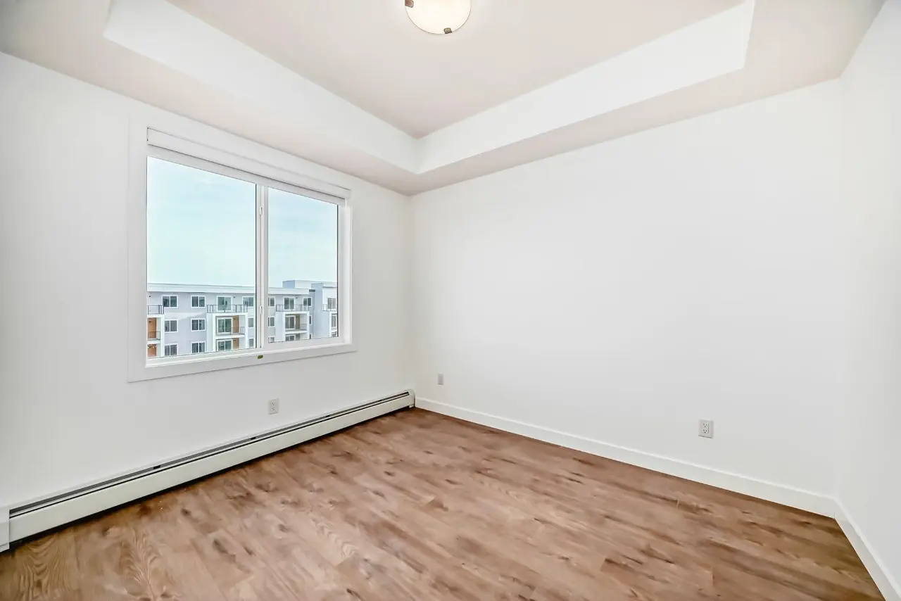 2107, 63 Corner Glen Crescent NE